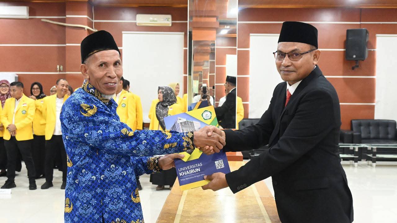 HARU HAMIS KADER JADI ASN SETELAH 21 TAHUN MENGABDI DI UNKHAIR 27 FB IMG 1761645883043