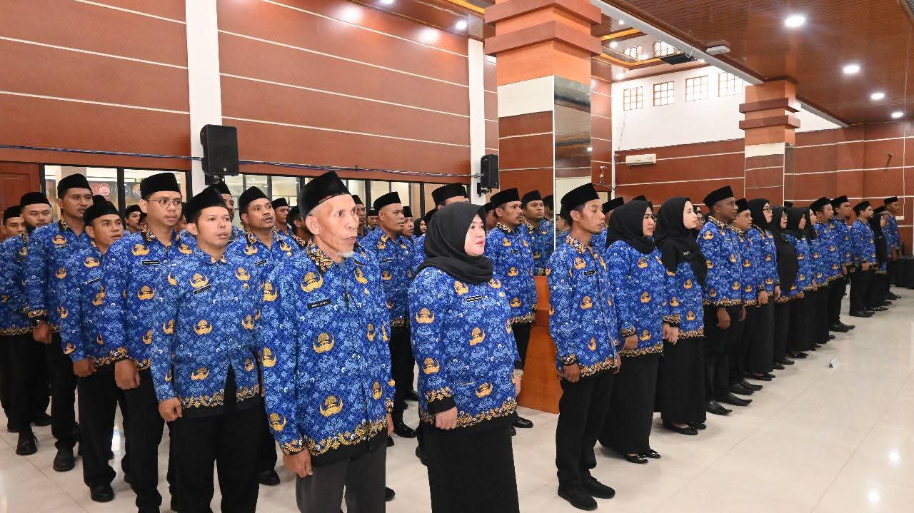 HARU HAMIS KADER JADI ASN SETELAH 21 TAHUN MENGABDI DI UNKHAIR 20 FB IMG 1761645907873