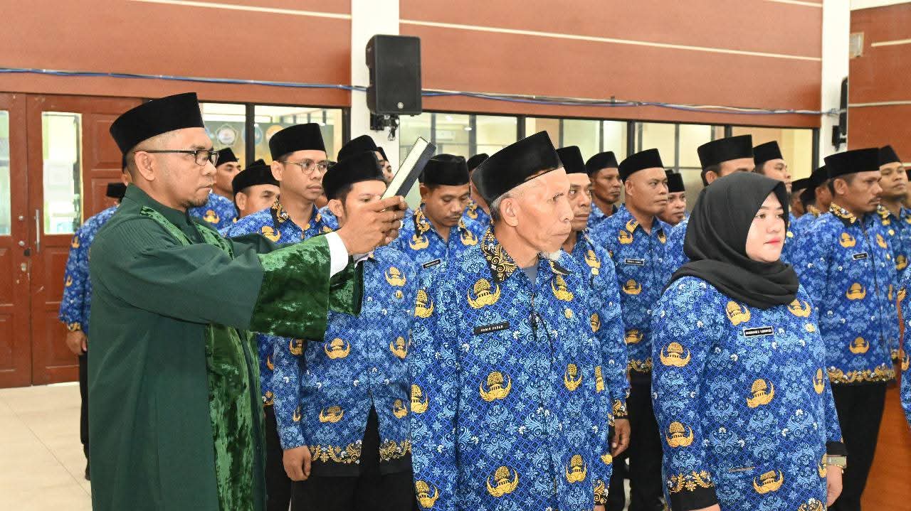 HARU HAMIS KADER JADI ASN SETELAH 21 TAHUN MENGABDI DI UNKHAIR 19 Sumpah Jabatan