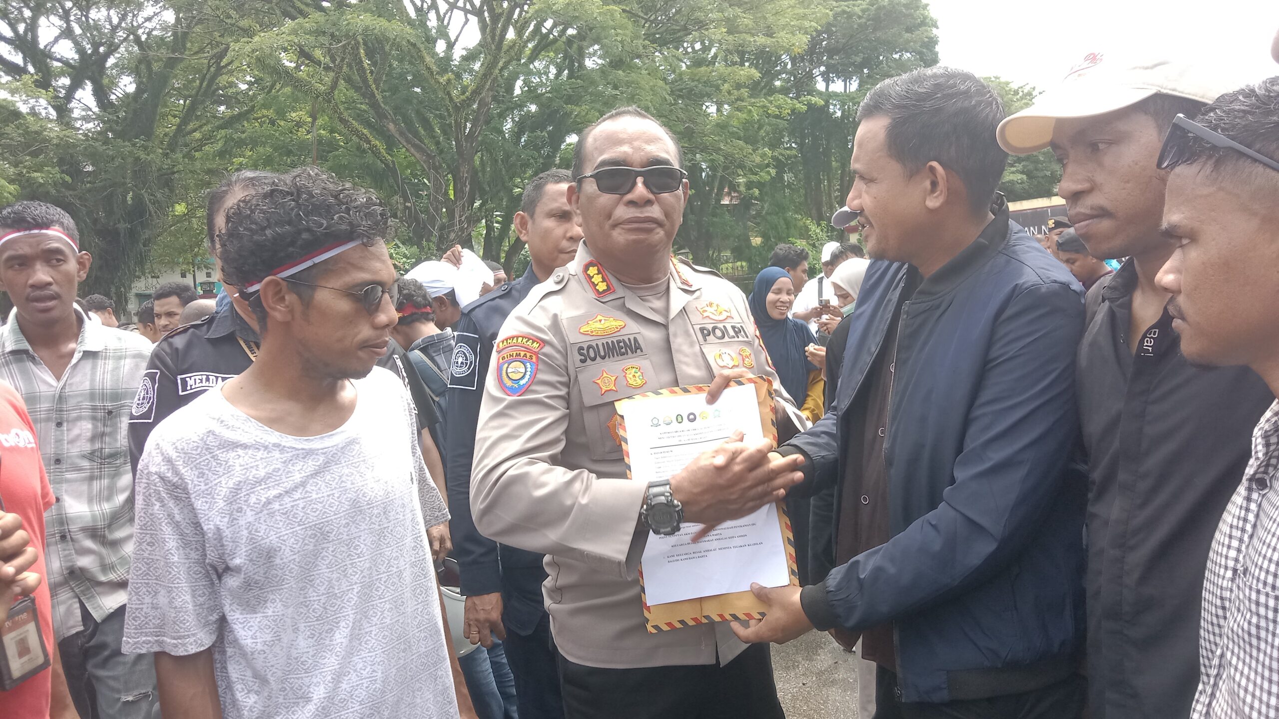 Keluarga Besar Ambalau Kota Ambon Minta Polda Maluku Tangkap Pelaku Penikaman di Kota Ambon 9 IMG 20251217 130419 scaled