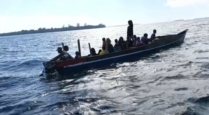 Foto: 17 penumpang mengalami mati mesin dan terombang-ambing di Perairan Tanjung Serbat, Kabupaten Maluku Tenggara, Senin (26/1/2026).