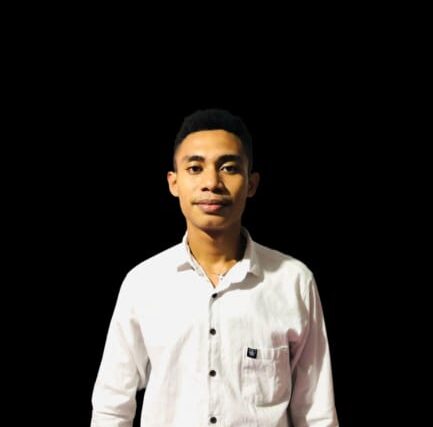 Foto: Ketua Umum PANSER UKIM, Mackael Rumawatine, S.H