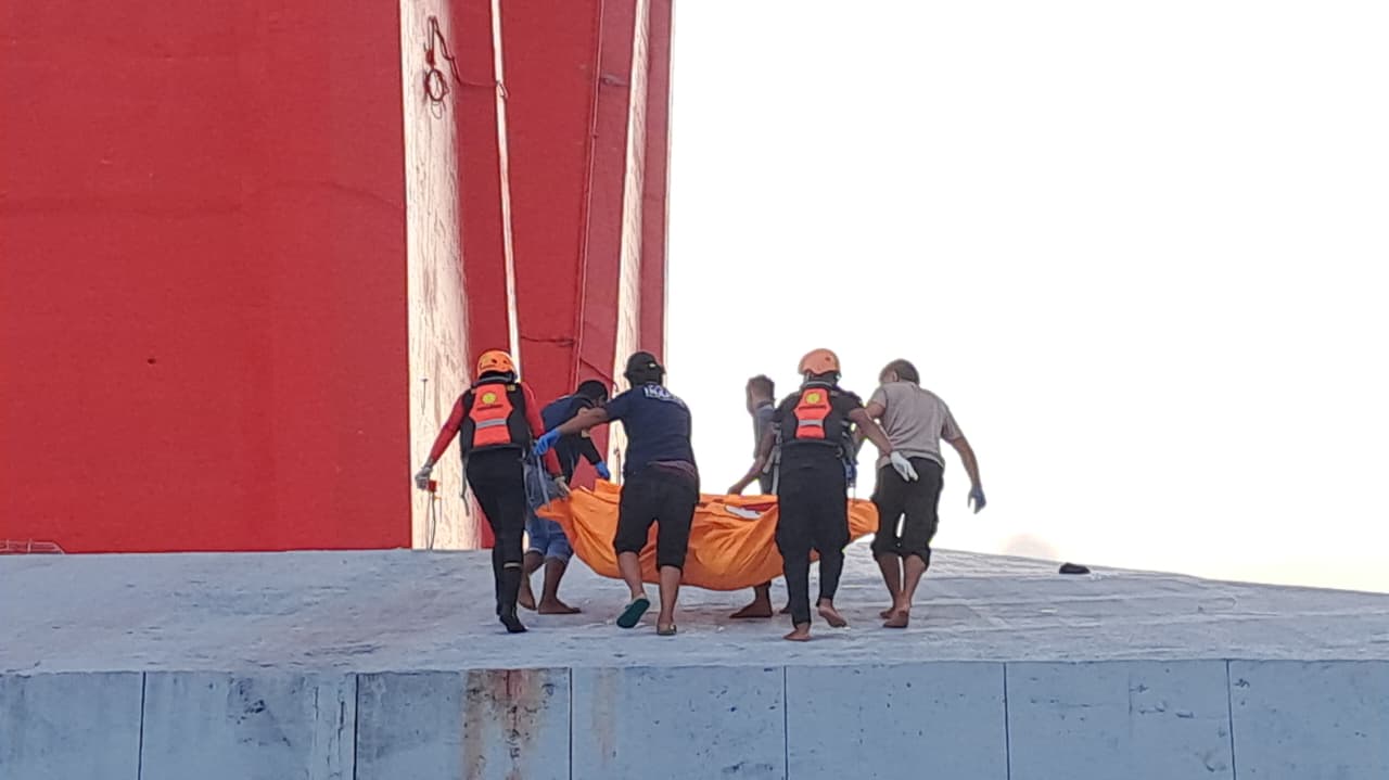 Wanita 21 Tahun Ditemukan Meninggal di Bawah Jembatan Merah Putih, Tim SAR Gabungan Lakukan Evakuasi 9 IMG 20260320 WA0027