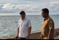 Tangkapan Layar Bupati Aru (kana) bersama DLH, pada saat menijau lokasi rawan abrasi di sekitaran Tanjung Lampu, Kota Dobo, Kecamatan Pulau-Pulau Aru, Kepulauan Aru, Maluku. Senin (6/4/2026).
Foto : Mn/Ar