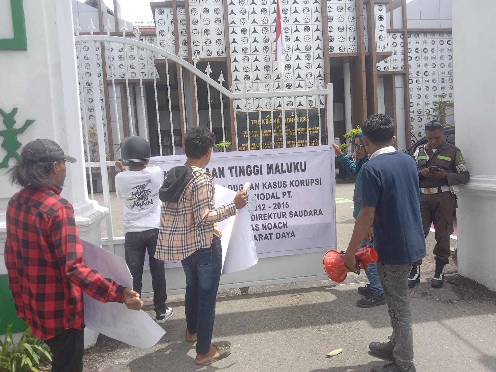 Aksi GMNI Ambon: Kejati Maluku Diminta Serius Tangani Dugaan Korupsi PT Kalwedo 8 IMG 20260409 WA0020