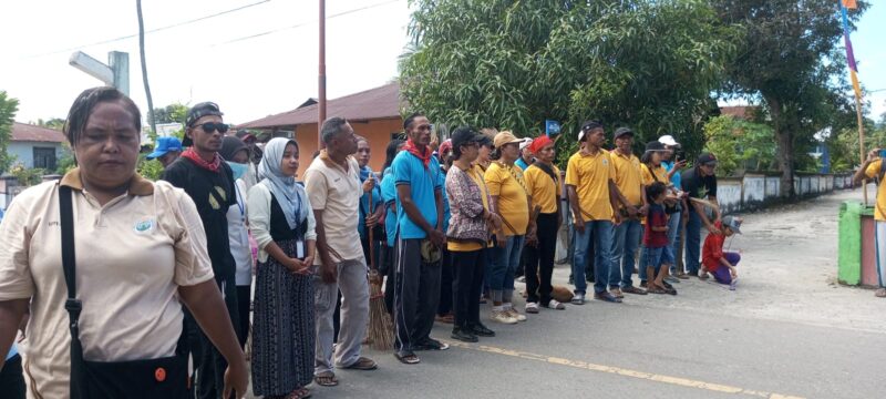 Penyambutan kedatangan puluhan warga dari negeri waraloin, oleh warga setempat. Rabu, (22/04/2026). Foto, Mn/Eh.