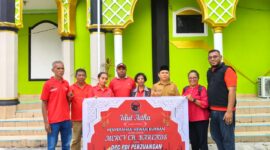 Penyerahan hewan kurban oleh Pengurus DPC PDI-Perjuangan Kepulauan Aru menjelang Idul Adha 1447 Hijriah. Foto: Mn/Ar