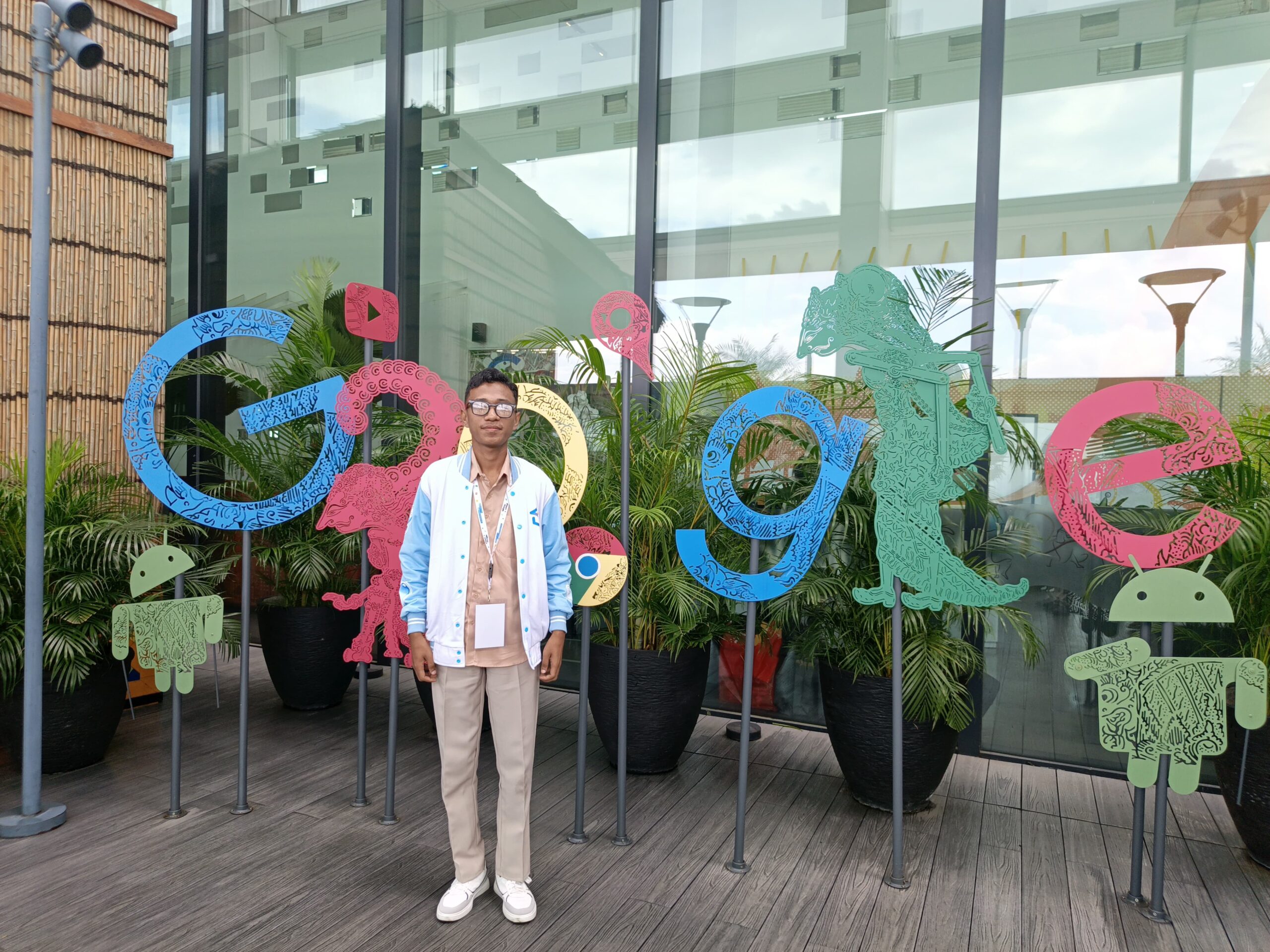 Welem Porumau, Mahasiswa politeknik negeri Ambon, di tour kantor Google ekslusif Indonesia.