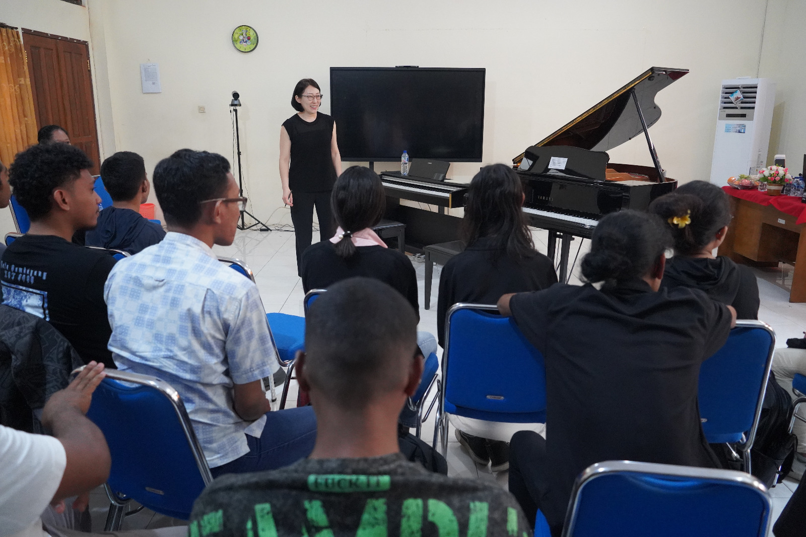 IAKN Ambon Gelar International Piano Masterclass, Hadirkan Pianis Internasional dari Amerika Serikat 9 IMG 20260617 WA0010