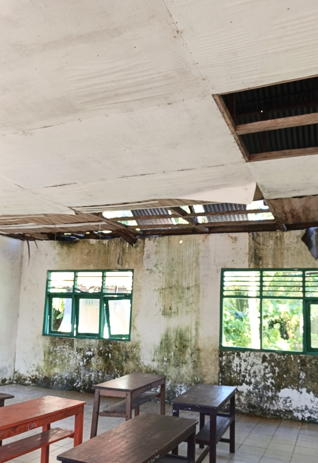 Jam Belajar Siswa di Aru Dihentikan Saat Hujan, Guru Kuatir Sekolah Roboh 9 IMG 20260625 WA0003