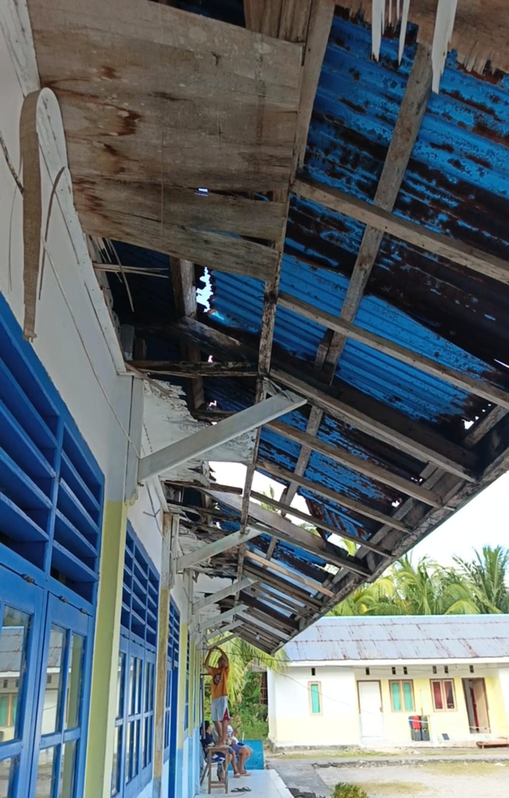 Jam Belajar Siswa di Aru Dihentikan Saat Hujan, Guru Kuatir Sekolah Roboh 11 IMG 20260625 WA0004