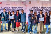 Peserta lomba pemandu museum Siwalima 2026 bersama dosen pendamping. Foto (Doc).ist.