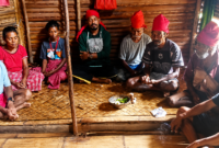Masyarakat Adat negeri Kanike duduk bersama di kediaman Ketua Saniri Negeri Kanike, Sondri Lilimau, menyatakan sikapnya atas penetapan batas kawasan konservasi, Rabu (8/7/2026)