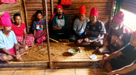 Masyarakat Adat negeri Kanike duduk bersama di kediaman Ketua Saniri Negeri Kanike, Sondri Lilimau, menyatakan sikapnya atas penetapan batas kawasan konservasi, Rabu (8/7/2026)