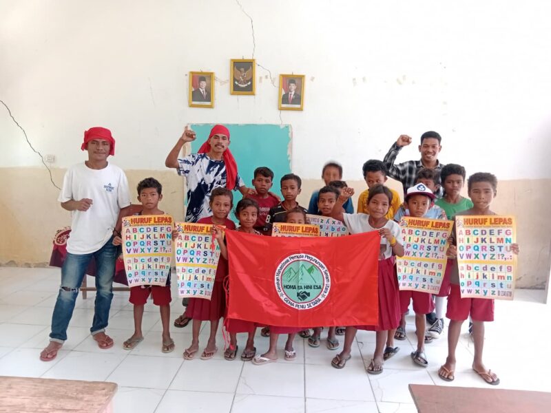 Gerakan Mahasiswa Pemuda Pegunungan Seram Utara (GemaPenuSetara) bersama siswa/i Seklah Dasar Negeri (SDN) 344 Maluku Tengah, pada Sabtu (25/07/2026).