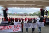 Masyarakat Adat Pegunungan Seram Utara Aksi Demonstrasi di Depan Kantor Gubernur Maluku, kamis (20/8/2026).