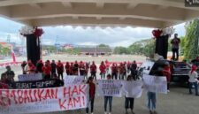 Masyarakat Adat Pegunungan Seram Utara Aksi Demonstrasi di Depan Kantor Gubernur Maluku, kamis (20/8/2026).
