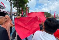 Mahasiswa Pegunungan Seram Utara yang tergabung dalam Aliansi SouUpaa Melawan dihalangi aparat saat ingin bertemu Gubernur Maluku dan memberikan surat tertulis yang dititipkan Kepala Tanah Negeri Manusela sebagai perwakilan Tetua Adat Pegunungan Seram Utara, Senin (17/8/2026).