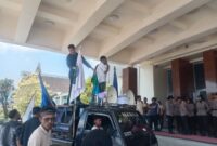 Mahasiswa kabupaten Maluku Barat daya mengelar aksi demonstrasi di kantor gubernur Maluku. Senin, (5/10/2026). Foto: Mn/Ms.