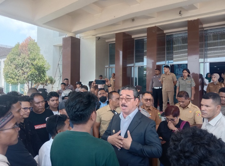 Mahasiswa MBD Gelar Demo di Kantor Gubernur dan DPRD Maluku, Ini Tuntutan Mereka 4 IMG 20261005 210430